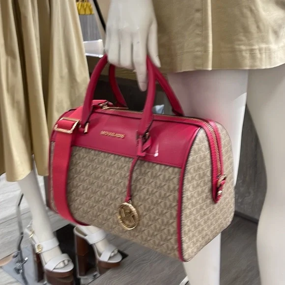 Michael Kors med Duffel Travel - Leather/Coated
Carmine Pink 
MD DUFFLES
NWT - Picture 6 of 16